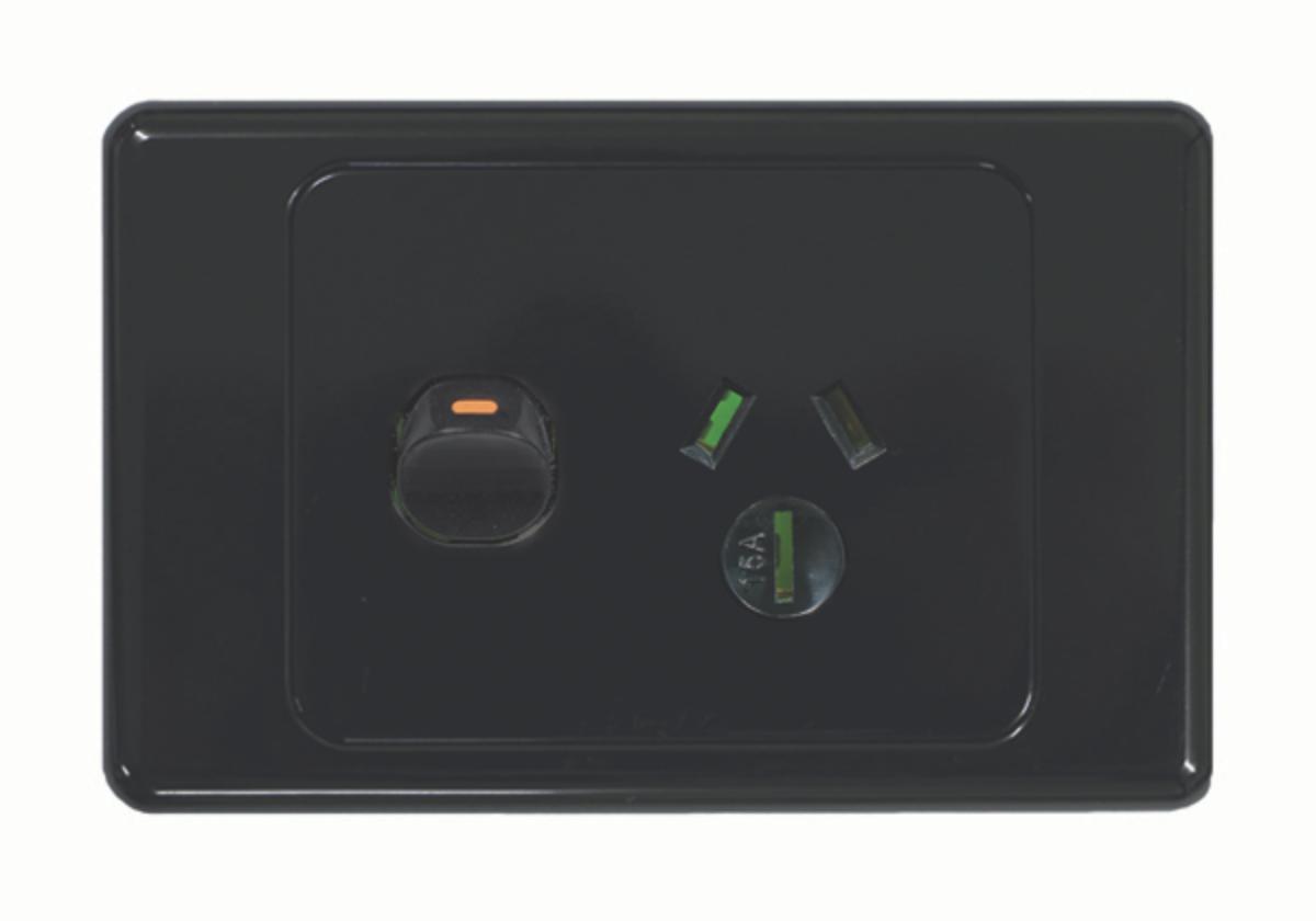 COUGAR SINGLE GPO 15A HORIZ BLACK