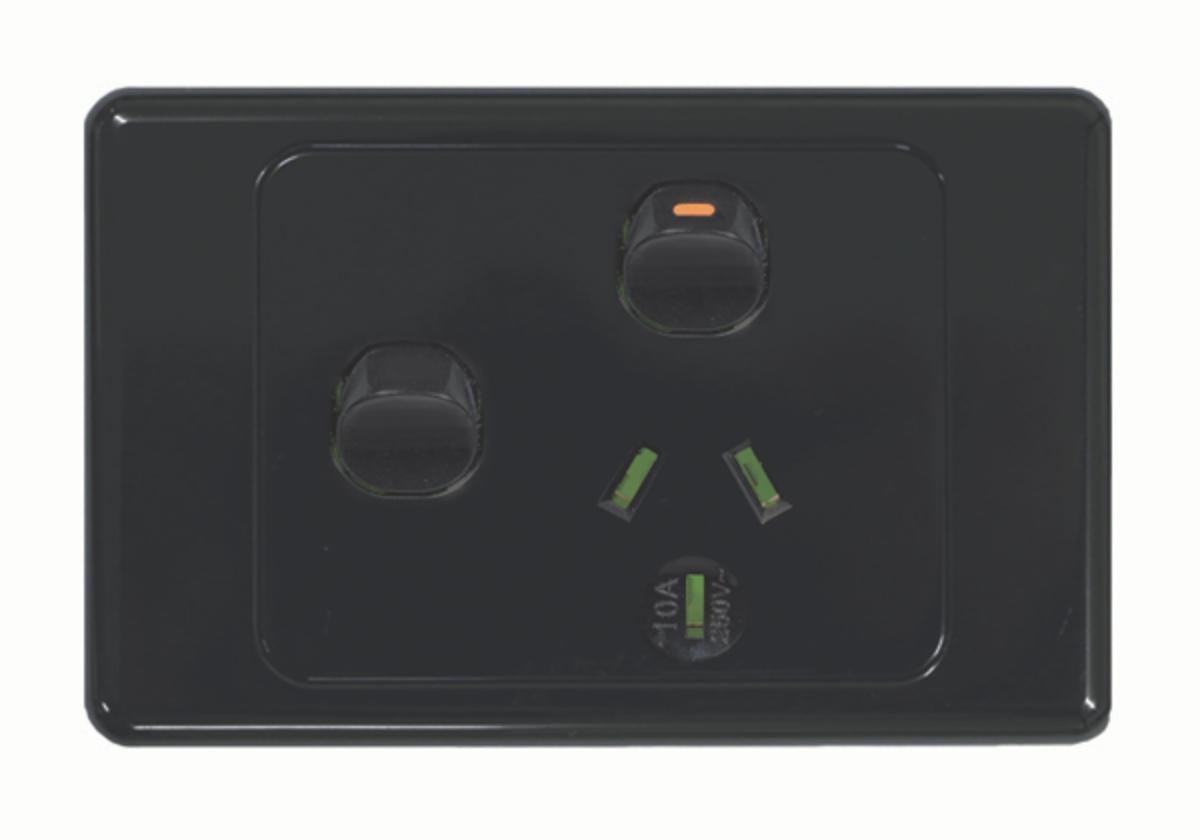 COUGAR SINGLE GPO + EXT SW 10A HOR BLACK