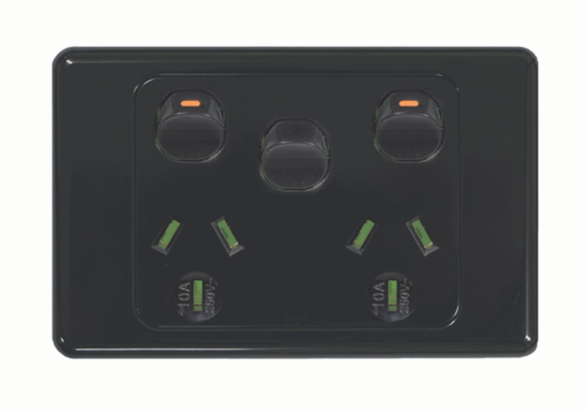 COUGAR DOUBLE GPO + EXT SW 10A HOR BLACK