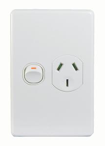 PUMA SINGLE GPO 10A VERTICAL WHITE PUMA SINGLE GPO 10A VERTICAL WHITE