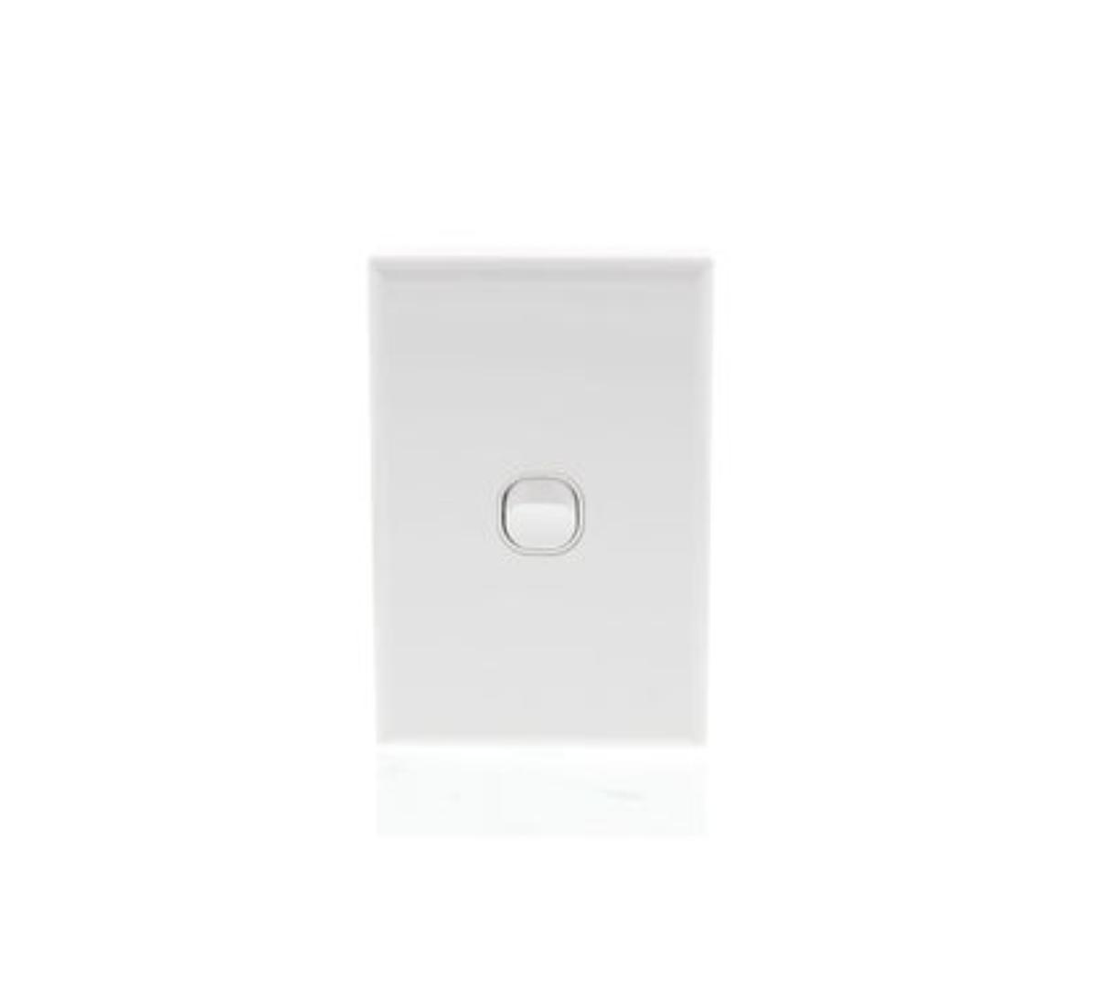 LIGHT SWITCH 1 GANG 16A VERTICAL WHITE