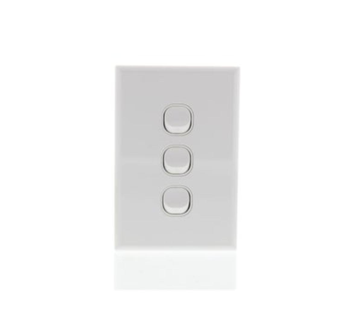 LIGHT SWITCH 3 GANG 16A VERTICAL WHITE